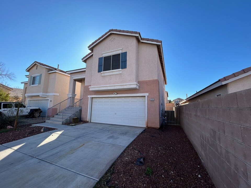 5325 Clover Blossom Ct in North Las Vegas, NV - Building Photo