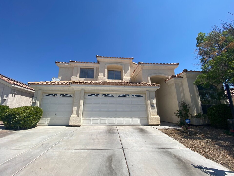 10008 Dusty Winds Ave in Las Vegas, NV - Foto de edificio