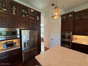 9262 Rialto Ln in Naples, FL - Foto de edificio - Building Photo