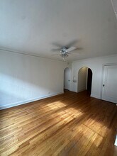 4442 N Oakland Ave in Shorewood, WI - Foto de edificio - Building Photo