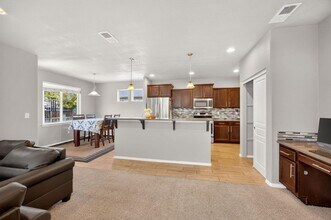 2283 Kingswood Dr in Medford, OR - Building Photo - Building Photo