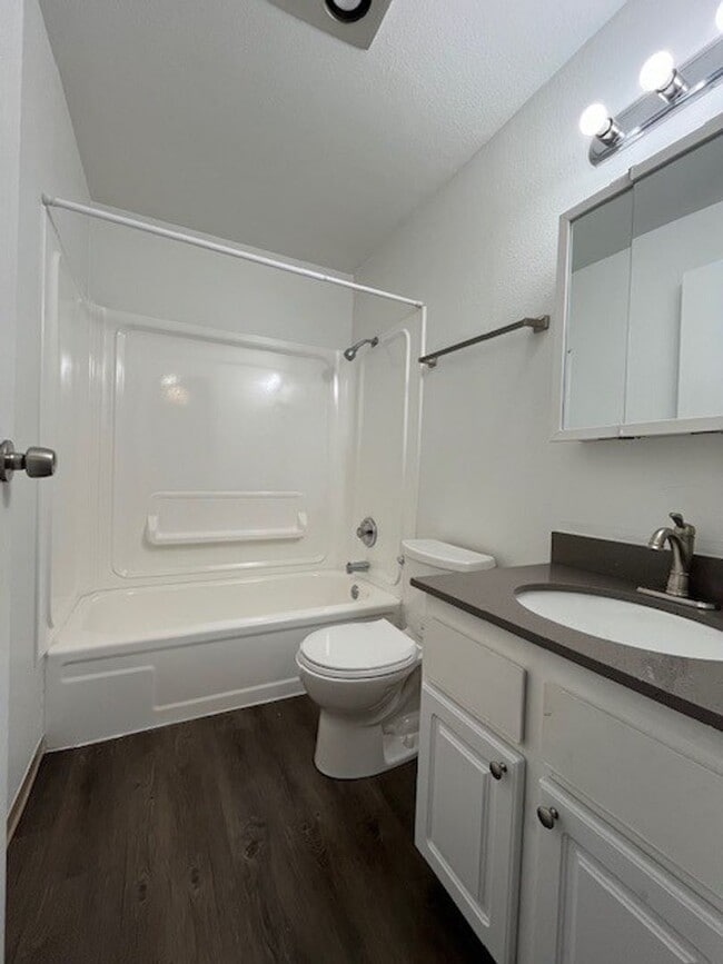 Interlakken Apartments - Bothell - Renovat in Bothell, WA - Building Photo - Building Photo