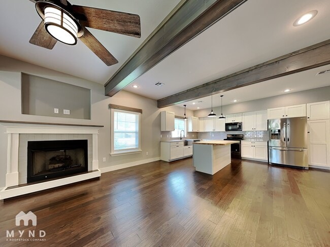 405 S Carl St in Siloam Springs, AR - Foto de edificio - Building Photo