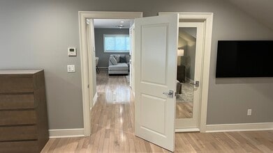 15 Broadway, Unit Luxury Apartment-New in Greenlawn, NY - Building Photo - Building Photo