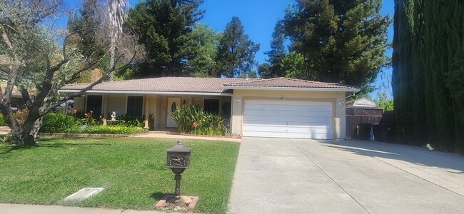 property at 6 Galley Ct