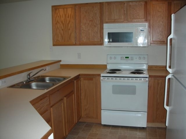 802-804 NE Larch Ave in Redmond, OR - Building Photo - Building Photo