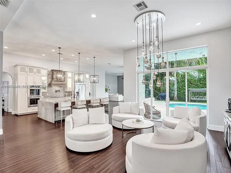 2496 Eagle Run Dr in Weston, FL - Building Photo