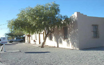 8 Mobile Homes & 5 Apartments in Tucson, AZ - Foto de edificio - Building Photo