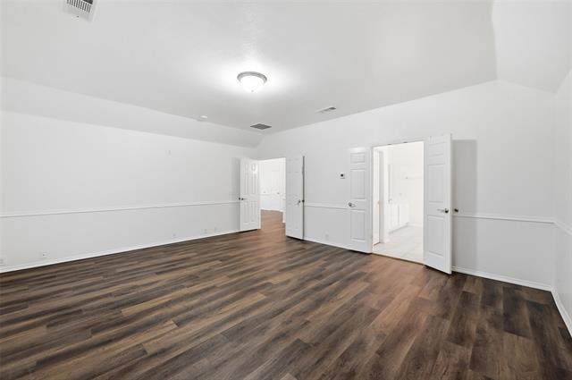 2216 Oak Park Dr in Bedford, TX - Building Photo - Building Photo