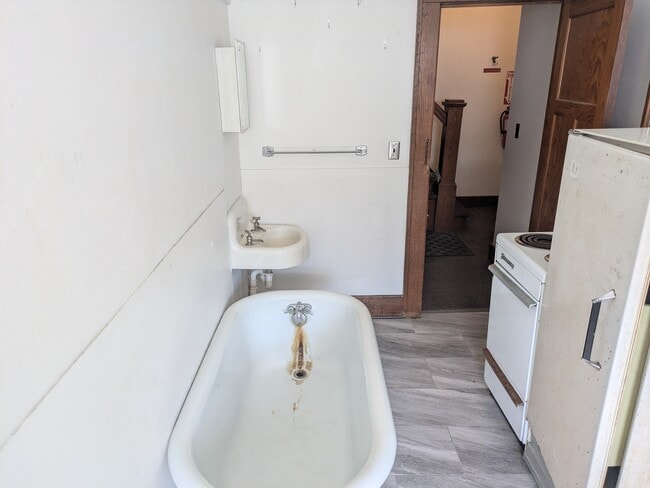 235 Main St, Unit #5 in Moville, IA - Foto de edificio - Building Photo