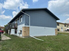 1525 12th St NW in Minot, ND - Building Photo