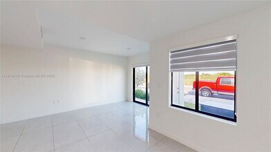 14546 SW 260th St in Princeton, FL - Building Photo - Building Photo