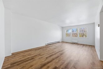 13-27 Bell Blvd-Unit -3F in Queens, NY - Building Photo - Building Photo