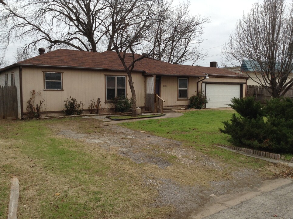 1009 Hirschi Ln in Wichita Falls, TX - Building Photo