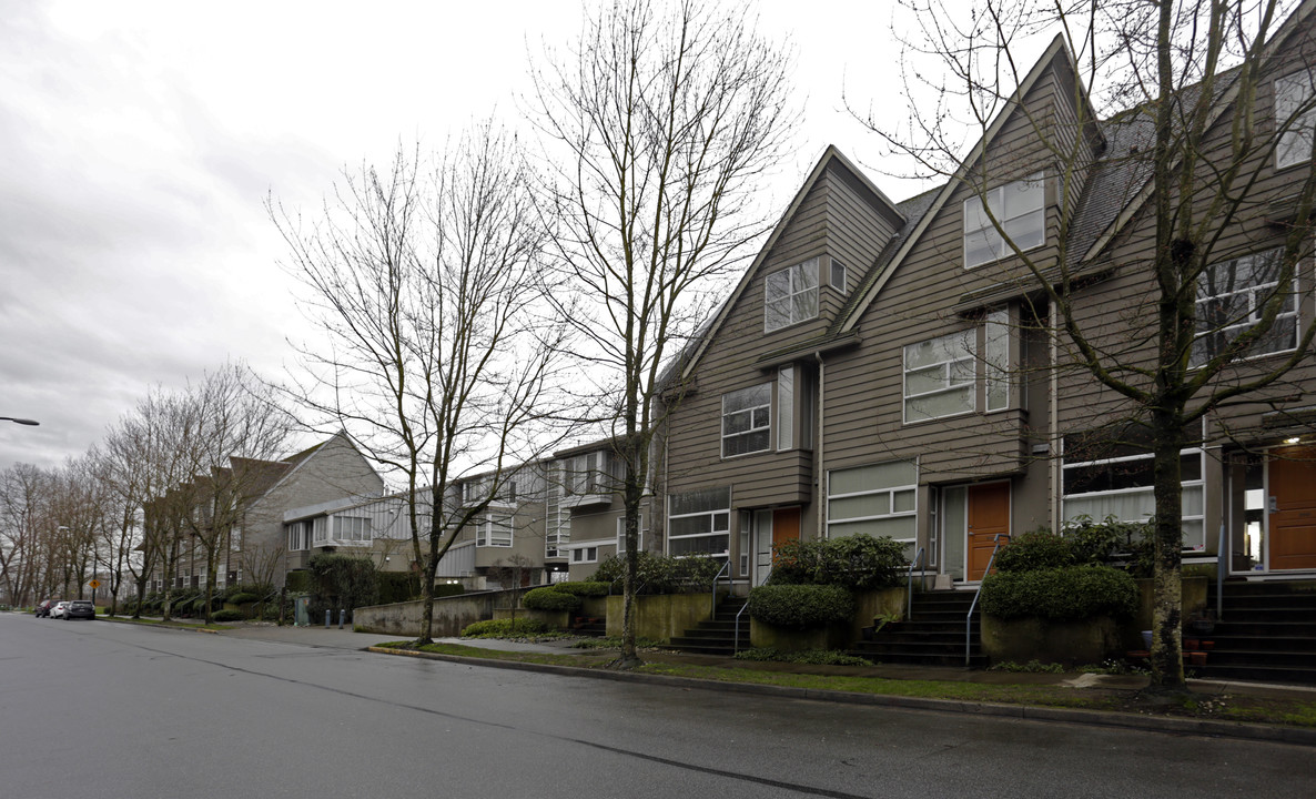 Captain`s Walk in Vancouver, BC - Building Photo