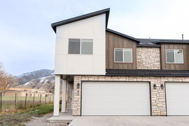 48 410 W in Providence, UT - Building Photo - Building Photo
