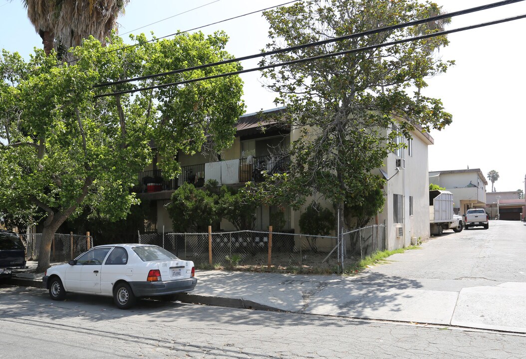 Darby Laman Apartments in Reseda, CA - Building Photo