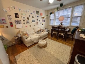 28 Myrtle St, Unit D in Boston, MA - Foto de edificio - Building Photo