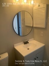 420 10th Ave Dr NE in Hickory, NC - Foto de edificio - Building Photo