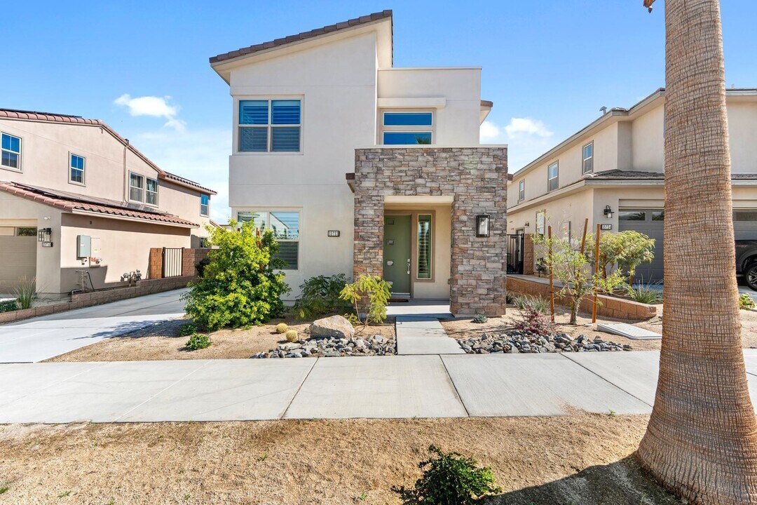 35722 McCarthy St in Palm Desert, CA - Building Photo