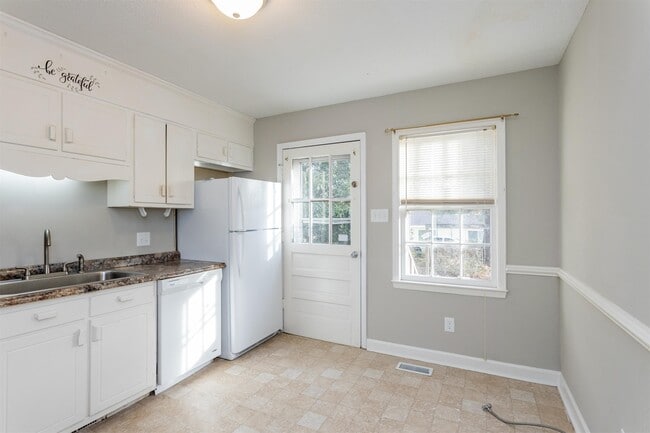 332 Whitehall Dr in Rocky Mount, NC - Building Photo - Building Photo