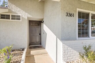 3361 Wichita Falls Ave, Unit Main House in Simi Valley, CA - Foto de edificio - Building Photo
