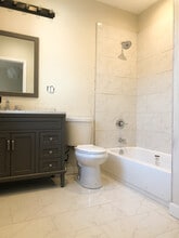 7845 S Kingston Ave, Unit 3 in Chicago, IL - Building Photo - Building Photo