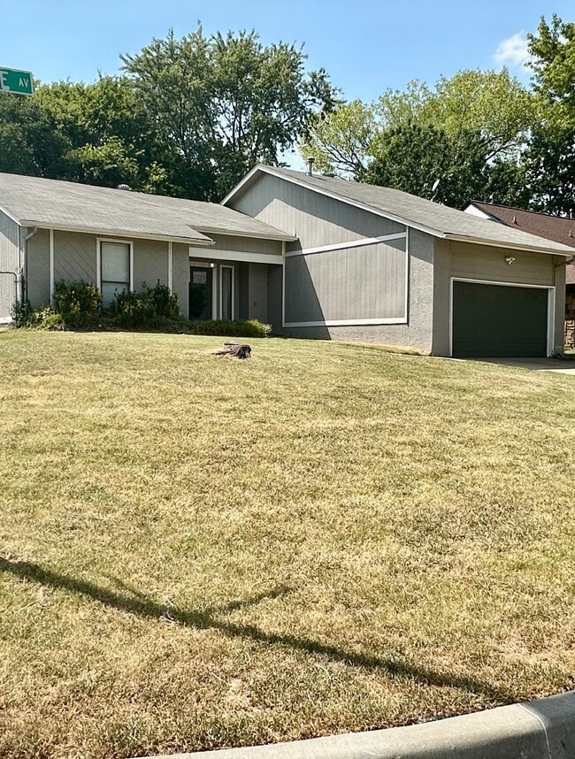 property at 9424 S 90th E Ave
