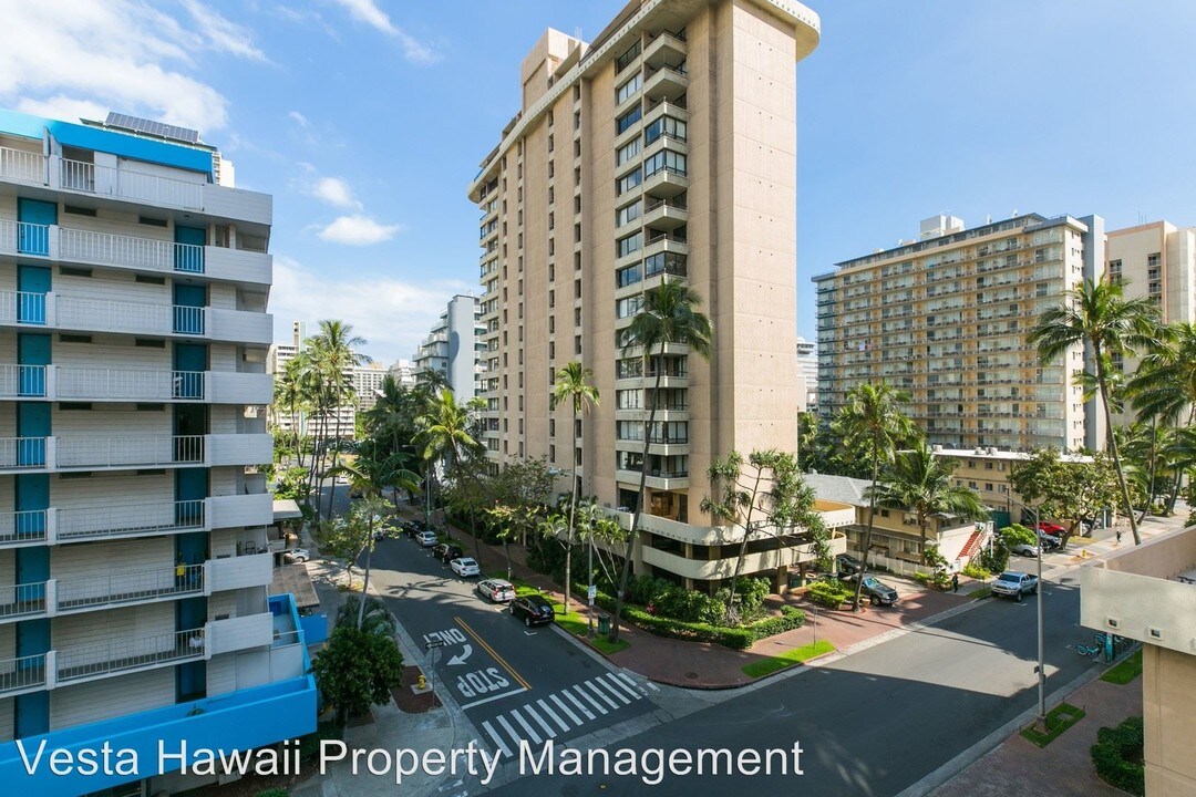 440 Lewers St-Unit -#604 in Honolulu, HI - Building Photo