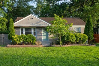 2129 Crystal Dr in Nashville, TN - Building Photo - Building Photo