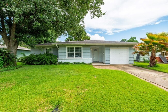 property at 1925 14th Ave N