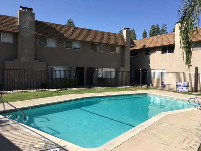 Hunter Avenue Condominiums in Bakersfield, CA - Building Photo - Building Photo