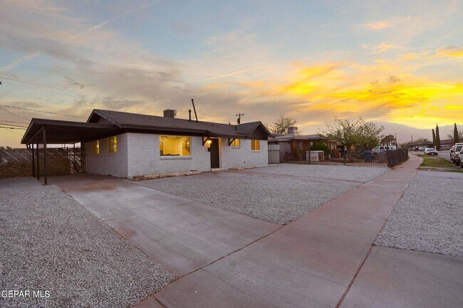 5712 Kensington Cir in El Paso, TX - Building Photo - Building Photo