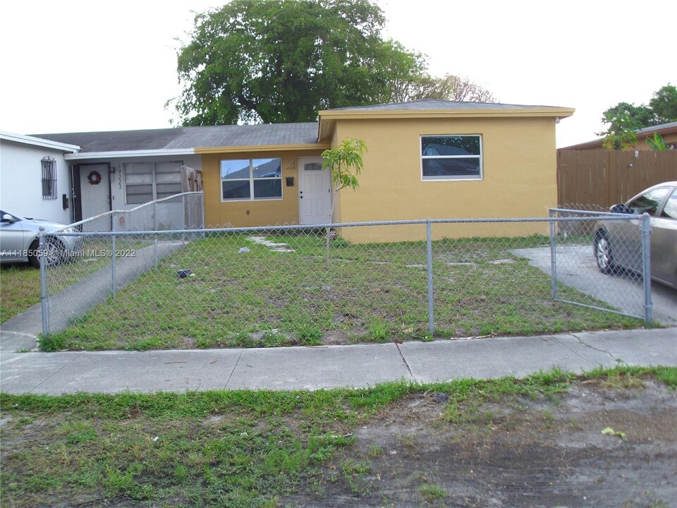 19221 NW 35th Ave, Unit 19221 in Miami Gardens, FL - Foto de edificio