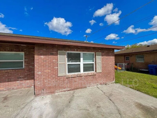 property at 2421 Ave C SW