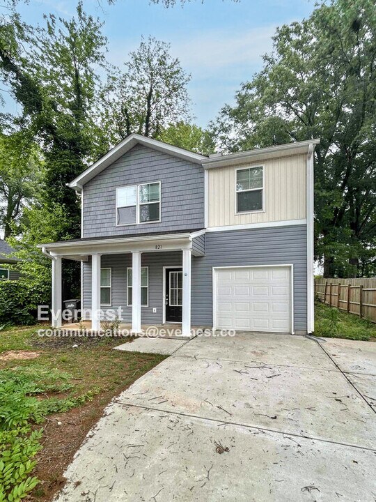 821 Opal St in Statesville, NC - Building Photo