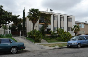 344 S Serrano Ave in Los Angeles, CA - Foto de edificio - Building Photo