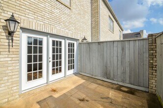 306 Wilcrest Dr in Houston, TX - Building Photo - Building Photo