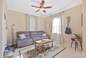 2330 Heydon Cir E in Naples, FL - Building Photo - Building Photo