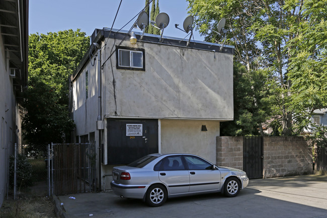 Lancer Apartments in Sacramento, CA - Building Photo - Building Photo