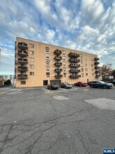 5 Linden St in Hackensack, NJ - Building Photo - Building Photo