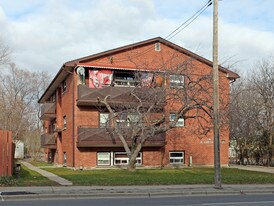 118 Bloor St W in Oshawa, ON - Building Photo