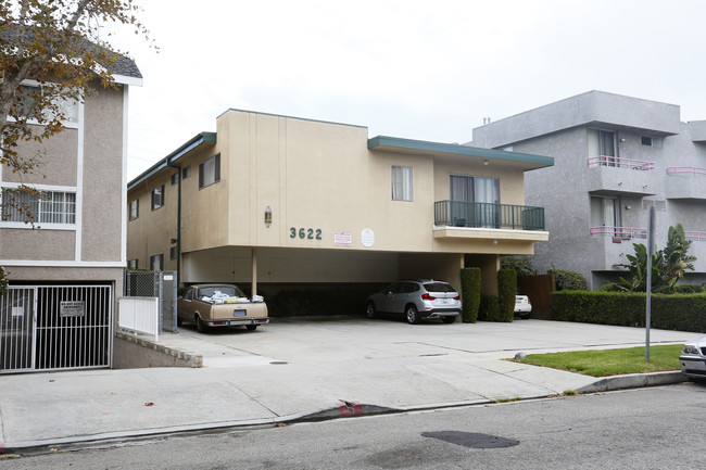 3622 Empire Dr in Los Angeles, CA - Foto de edificio - Building Photo