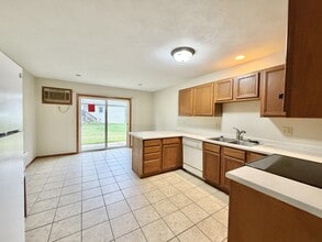 203 Marlboro Ave in Edgerton, WI - Foto de edificio - Building Photo