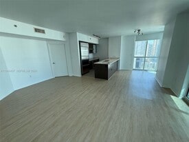 55 SE 6th St in Miami, FL - Building Photo