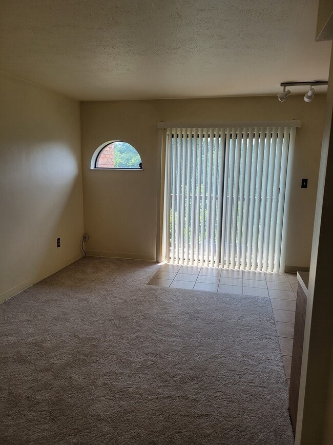 3243 Niagara Square in Pittsburgh, PA - Foto de edificio - Building Photo