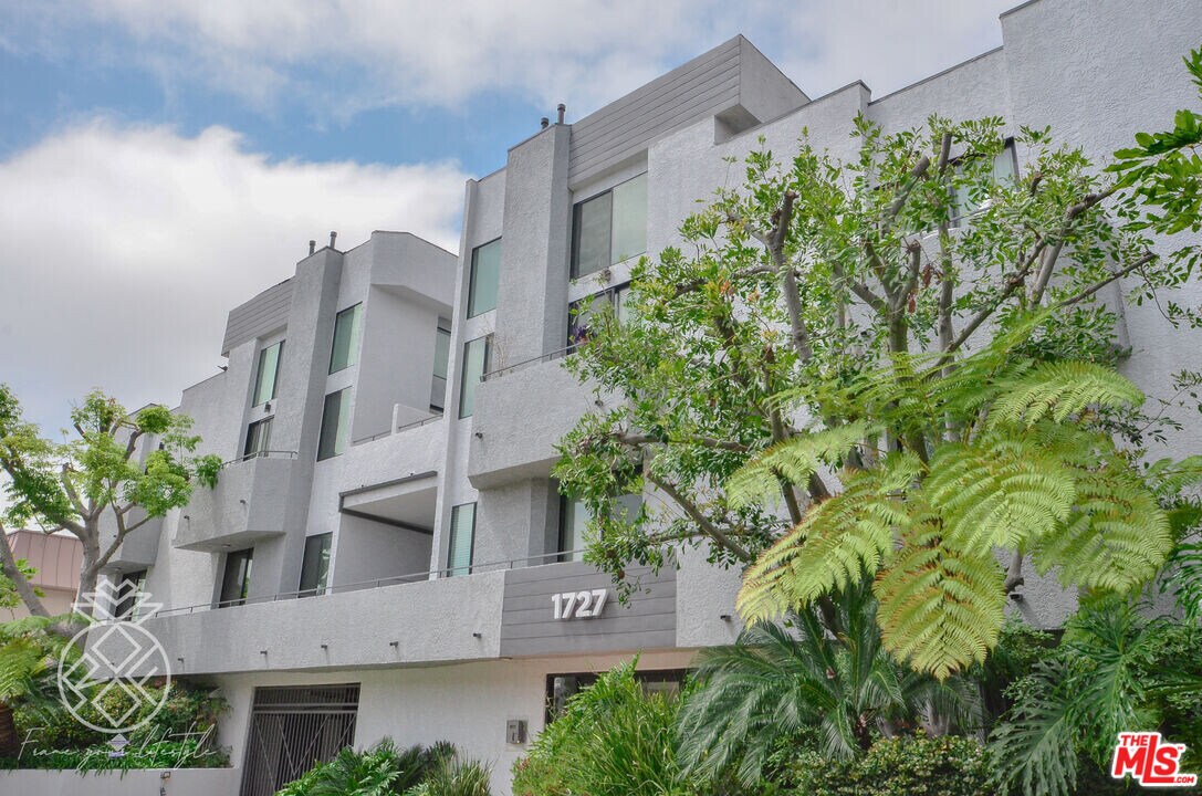 1727 Glendon Ave in Los Angeles, CA - Building Photo