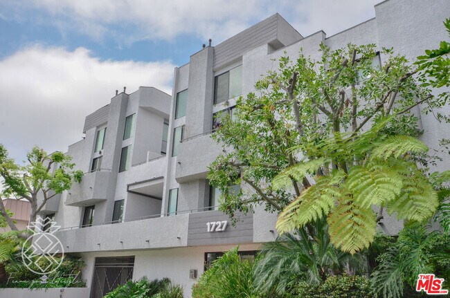 1727 Glendon Ave in Los Angeles, CA - Building Photo - Building Photo