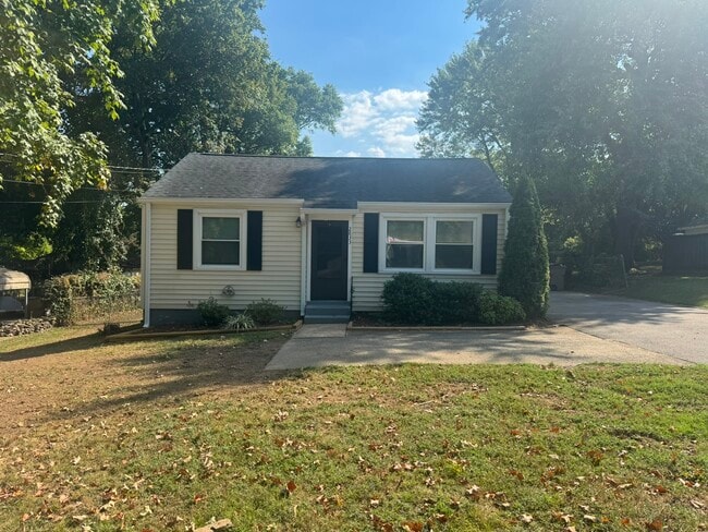 property at 2833 Colonial Cir