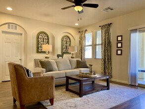 372 Botanic Gardens Dr in Las Vegas, NV - Building Photo - Building Photo
